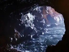 三段壁洞窟